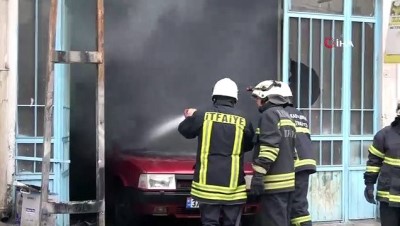 yangin yeri -  Kaporta dükkanında çıkan yangında 1 araç yandı Videosu