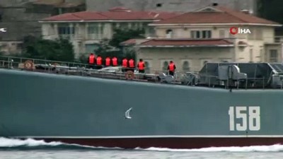  Rus savaş gemisi 'Caesar Kunikov' İstanbul Boğazı'ndan geçti