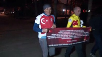  Anıtkabir'de dalgalanan Türk bayrağını Gelibolu'ya götürüyorlar