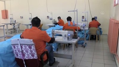tekstil atolyesi - Cezaevinde yılda 40 bin nevresim takımı üreterek ekonomiye katkı sunuyorlar - MUŞ Videosu