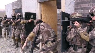 polis ozel harekat - 'Devletin çelik bileği' PÖH'ler daima göreve hazır - ERZİNCAN Videosu