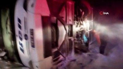  Afyonkarahisar’da yolcu otobüsü devrildi: 20 yaralı