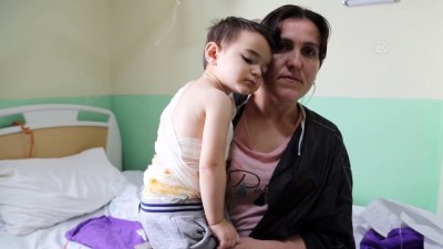 Annesinin alevlerin arasından kurtardığı minik Irmak Erzurum'da tedaviye alındı