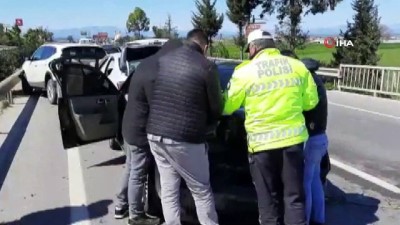 serit ihlali -  Antalya'da zincirleme trafik kazası: 2 yaralı Videosu