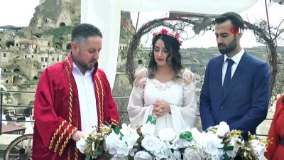 nikah toreni -  Damat misafirlere, belediye başkanı gelin ve damada kolonya döktü Videosu