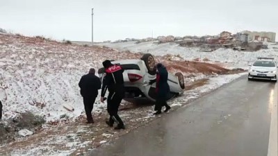 Devrilen otomobilin sürücüsü yaralandı - KARAMAN