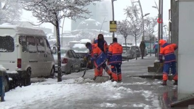  Erzurum’da kar yağışı etkili oluyor