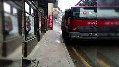  İlçe merkezini kaplıca suyu ile dezenfekte ettiler