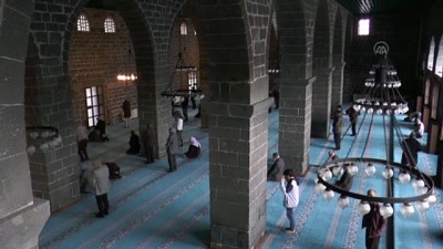 İmamlar, vatandaşlara 'cemaatle namaz kılmamaları' anonsu yaptı - DİYARBAKIR