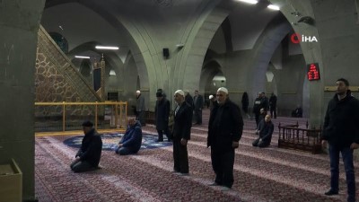  Kayseri’de koronavirüs tedbirleri nedeniyle camiler boş kaldı