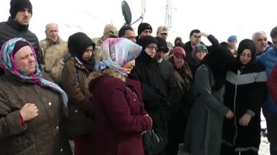 jandarma astsubay - Şehit aileleri çığ bölgesinde duygusal anlar yaşadı - VAN Videosu