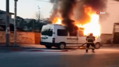 servis araci -  Servis aracı alev alev yandı Videosu
