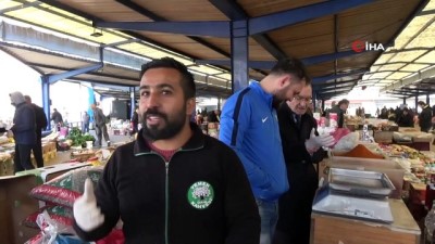 icisleri bakanligi -  Akhisar Belediyesi pazar yeri giriş ve çıkışlarında vatandaşlara el dezenfektanı sıktı, eldiven dağıttı Videosu
