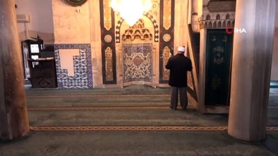  Cemaat 'Koronavirüs' yasağına uyuyor