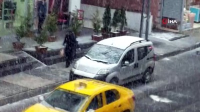  İstanbulluları dolu sürprizi karşıladı