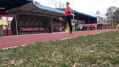 dunya sampiyonasi - Olimpiyat barajını aşan 'en genç atlet' unvanı için koşuyor Videosu