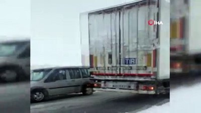  Onlarca araç Yüksekova yolunda mahsur kaldı