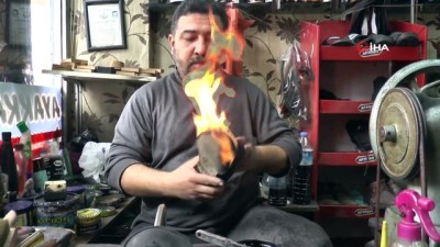 ayakkabi tamircisi -  - ÖZEL) Temizlik ayakta başlar diyerek ayakkabıları yakıyor Videosu