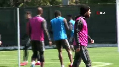 yildiz futbolcu - Rodallega’dan, liglerin devam etmesine ilişkin tepki Videosu