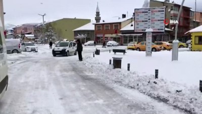  Sarıkamış’ta yoğun kar yağışı etkili oldu