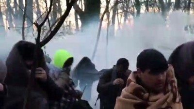gaz bombasi - Sınıra yüklenen sığınmacılara Yunanistan'dan gazla müdahale (2) - EDİRNE Videosu