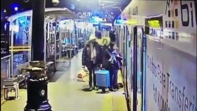 avro - Tramvayda yankesiciliğe suçüstü - İSTANBUL Videosu