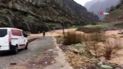 saganak yagis -  Uludere-Şırnak karayolu, sağanak yağış nedeni ile kapandı Videosu