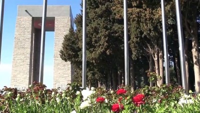 Vatandaşlar, Şehitler Abidesi'nde şehitler için dua etti - ÇANAKKALE
