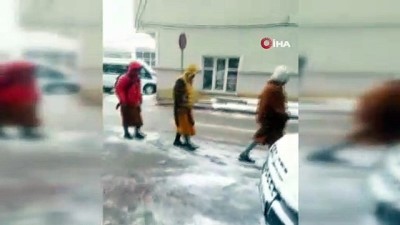 rahip -  İlçede toplu yürüyen Budist rahipler şaşkınlığa neden oldu Videosu