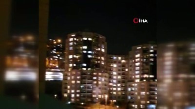  İstanbullular balkona ve camlara çıkarak sağlık çalışanlarını alkışladı