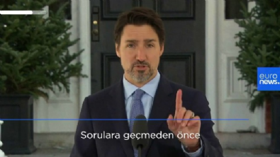 kanada - Justin Trudeau, üşüyünce basın toplantısına ara verdi Videosu