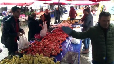 sebze fiyatlari -  Marketlerdeki kalabalık pazara yansımadı, meyve fiyatları yarı yarıya düştü Videosu