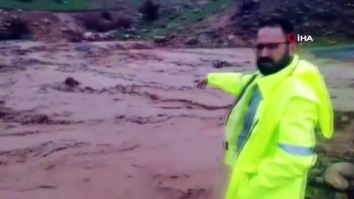  Siirt'te aşırı yağışlar heyelana neden oldu, işçiler ve sürücüler yolda mahsur kaldı