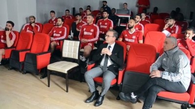 Sivasspor'da futbolcular ve kulüp çalışanları koronavirüse karşı bilgilendirildi - SİVAS