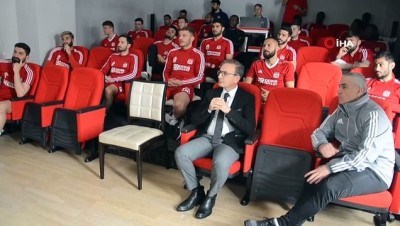 Sivasspor’da futbolculara korona virüs eğitimi verildi