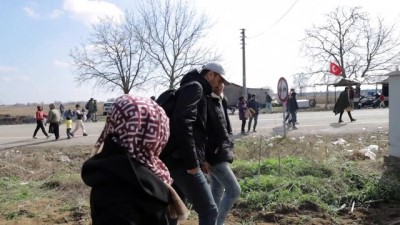 dizi oyuncusu - Dizi oyuncusu Ulaş Tuna Astepe düzensiz göçmenleri ziyaret etti - EDİRNE Videosu