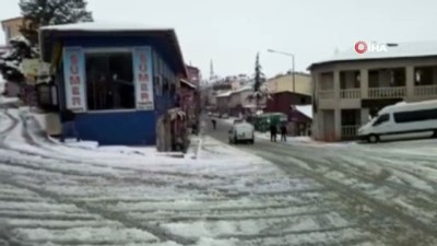 hayalet kent -  Arapgir'de korona endişesiyle boşalan sokaklar karla kaplandı Videosu