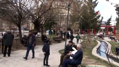 polis helikopteri -  Cami kapısına asılan yazıyı görünce geri döndüler Videosu