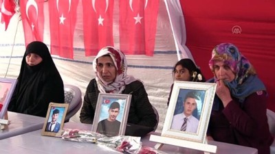 kacirilma - Diyarbakır annelerinin oturma eylemine bir aile daha katıldı Videosu