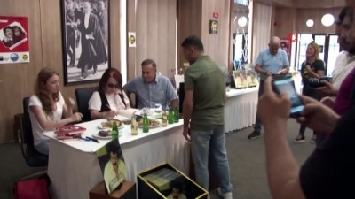 kirkoy -  Müslüm Gürses'in eşi Muhterem Nur, hayatını kaybetti Videosu