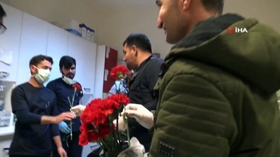 eziler -  Sağlık çalışanlarına gül ile destek Videosu