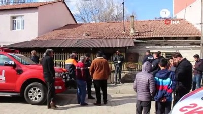 mustakil ev -  Yaşlı adam evinde yanmış olarak ölü bulundu Videosu