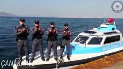 Deniz polisinden sağlık çalışanlarına alkış desteği - İZMİR