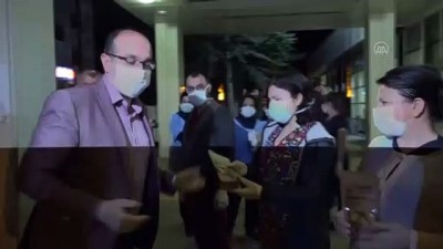 hassasiyet - Doğum gününde pankartla hastaneye gelen belediye başkanı, sağlık çalışanlarını alkışladı - AFYONKARAHİSAR Videosu