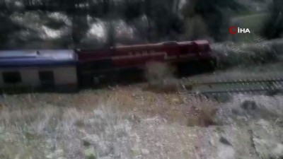 vagon -  Elazığ'a heyelan nedeniyle tren raydan çıktı, facia ucuz atlatıldı Videosu