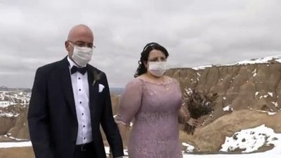 dugun toreni - Kapadokya'da düğün fotoğrafı çektiren gelin-damattan maskeli önlem - NEVŞEHİR Videosu