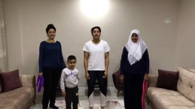 badminton - Milli badmintoncu Aliye Demirbağ, antrenmanlarına evinde devam ediyor - ANKARA Videosu