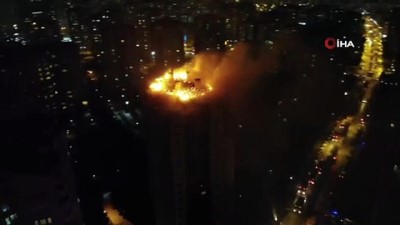  Lüks sitedeki binanın çatısındaki yangın drone ile görüntülendi