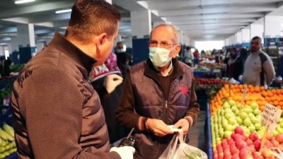 pazarci - Zabıta, pazarda alışveriş yapan 65 yaş ve üstü vatandaşları uyardı - ANTALYA Videosu