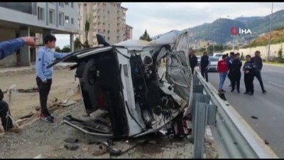  Alanya’da feci kazada baba öldü, oğlu yaralandı